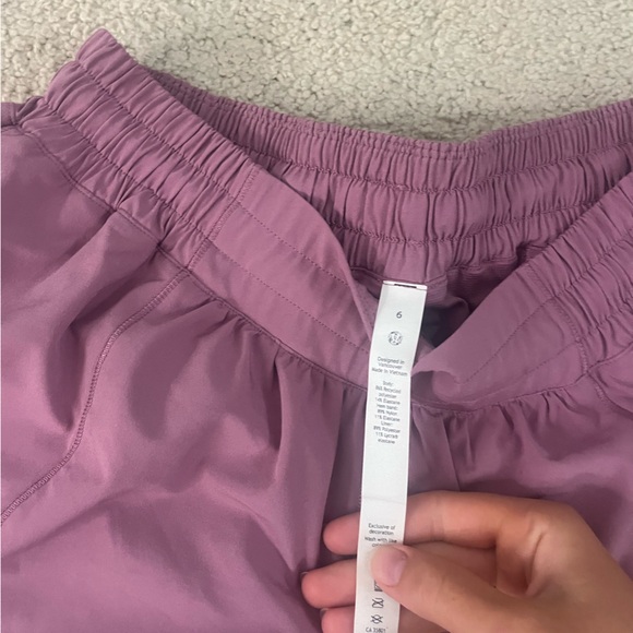 lululemon hotty hot shorts - Picture 2 of 5